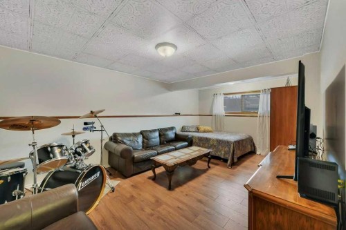 4 Blackstone Avenue, Lacombe, AB - Indoor