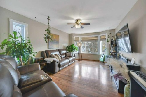 4 Blackstone Avenue, Lacombe, AB - Indoor Photo Showing Living Room