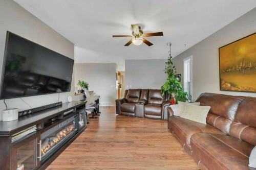 4 Blackstone Avenue, Lacombe, AB - Indoor Photo Showing Living Room