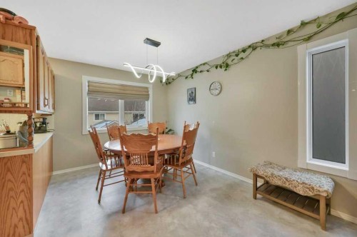 4 Blackstone Avenue, Lacombe, AB - Indoor Photo Showing Dining Room