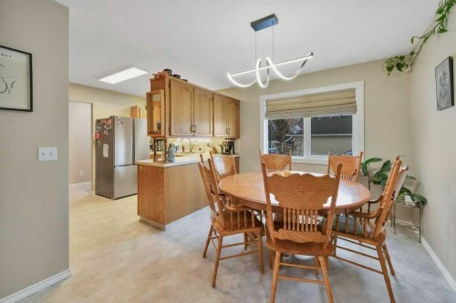 4 Blackstone Avenue, Lacombe, AB - Indoor Photo Showing Dining Room
