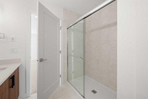87 Heritage Manor, Cochrane, AB - Indoor Photo Showing Bathroom