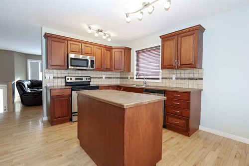 26 Jenner Crescent, Red Deer, AB - Indoor Photo Showing Kitchen