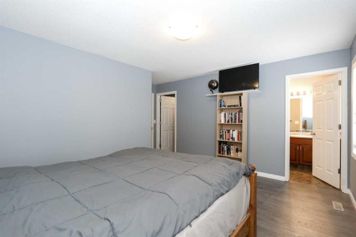 26 Jenner Crescent, Red Deer, AB - Indoor Photo Showing Bedroom