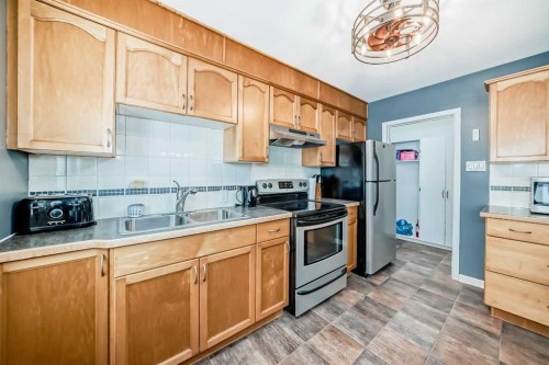 49 Poplar Crescent, Springbrook, AB 