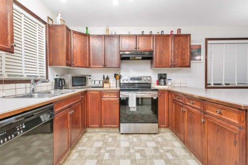 67 Garden Road, Lacombe, AB - Indoor Photo Showing Kitchen With Double Sink