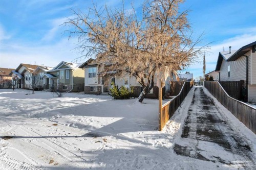 67 Garden Road, Lacombe, AB - Outdoor