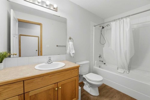 778 Lancaster Drive, Red Deer, AB - Indoor Photo Showing Bathroom
