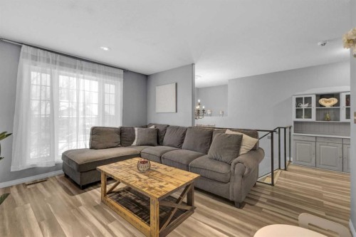 157 Kidd Close, Red Deer, AB - Indoor Photo Showing Living Room