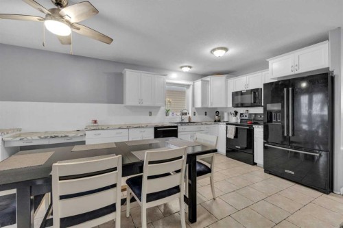 157 Kidd Close, Red Deer, AB - Indoor Photo Showing Kitchen