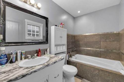 157 Kidd Close, Red Deer, AB - Indoor Photo Showing Bathroom