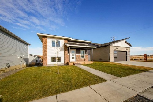6 Metcalf Way, Lacombe, AB - Outdoor