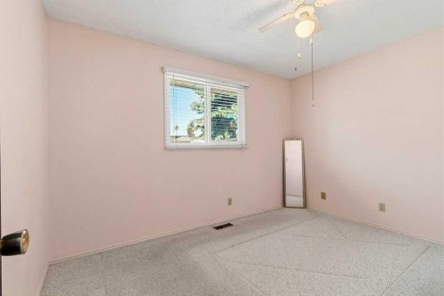 40 Neal Close, Red Deer, AB - Indoor Photo Showing Other Room