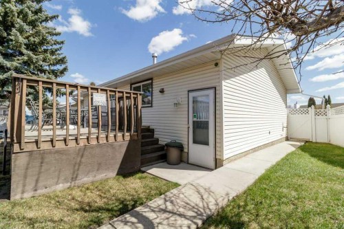40 Neal Close, Red Deer, AB - Outdoor