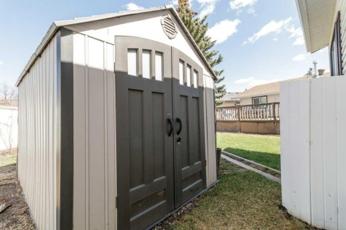 40 Neal Close, Red Deer, AB - Outdoor With Exterior