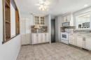 40 Neal Close, Red Deer, AB  - Indoor Photo Showing Kitchen 