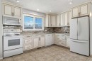 40 Neal Close, Red Deer, AB  - Indoor Photo Showing Kitchen 