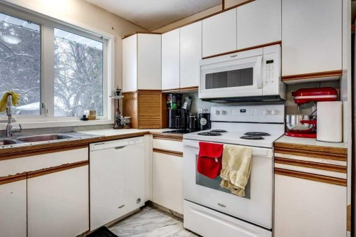 35 Ayers Avenue, Red Deer, AB - Indoor Photo Showing Kitchen With Double Sink