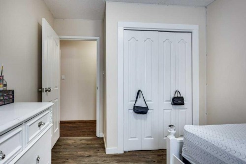 35 Ayers Avenue, Red Deer, AB - Indoor Photo Showing Bedroom