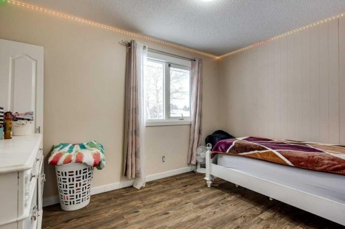 35 Ayers Avenue, Red Deer, AB - Indoor Photo Showing Bedroom