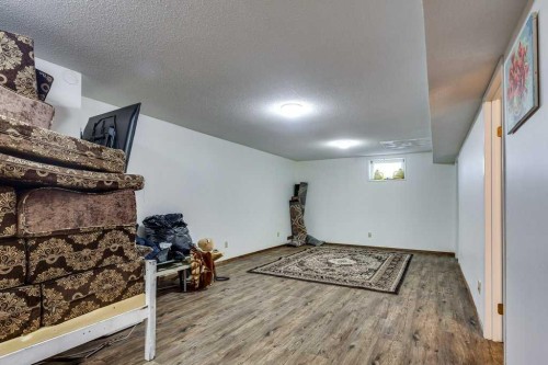35 Ayers Avenue, Red Deer, AB - Indoor Photo Showing Other Room