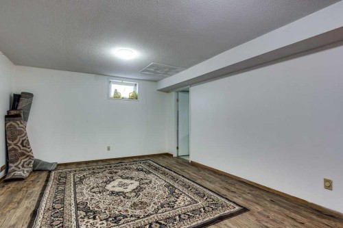 35 Ayers Avenue, Red Deer, AB - Indoor Photo Showing Other Room
