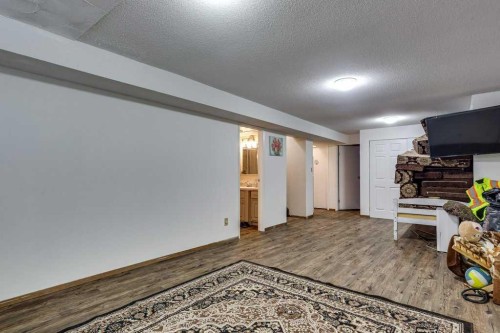35 Ayers Avenue, Red Deer, AB - Indoor Photo Showing Other Room