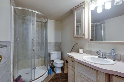 35 Ayers Avenue, Red Deer, AB - Indoor Photo Showing Bathroom