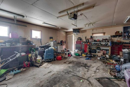 35 Ayers Avenue, Red Deer, AB - Indoor Photo Showing Garage