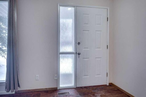 35 Ayers Avenue, Red Deer, AB - Indoor Photo Showing Other Room