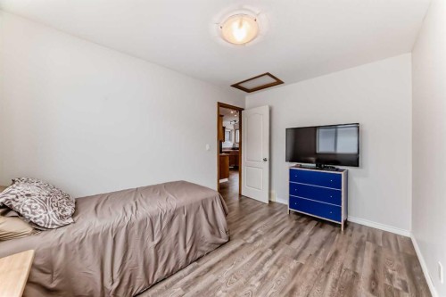 13 Rolling Hills Ridge, Blackfalds, AB - Indoor Photo Showing Bedroom