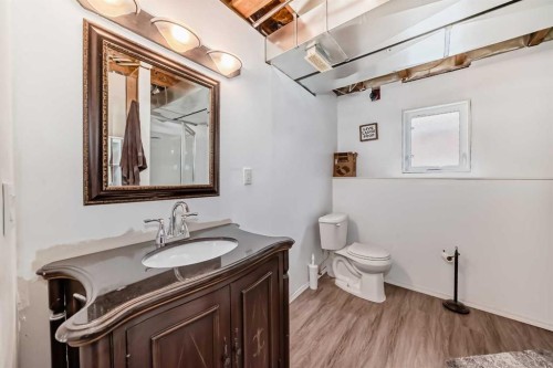 13 Rolling Hills Ridge, Blackfalds, AB - Indoor Photo Showing Bathroom