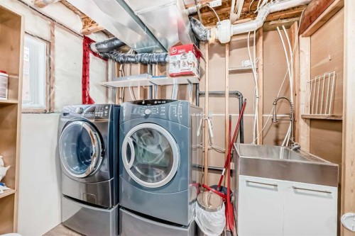13 Rolling Hills Ridge, Blackfalds, AB - Indoor Photo Showing Laundry Room