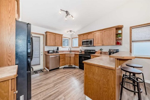 13 Rolling Hills Ridge, Blackfalds, AB - Indoor Photo Showing Kitchen
