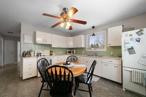 5228 53 Avenue, Viking, AB - Indoor