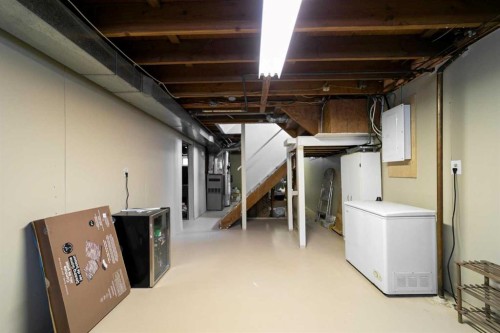 5228 53 Avenue, Viking, AB - Indoor Photo Showing Laundry Room