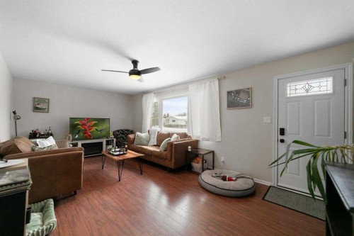 5228 53 Avenue, Viking, AB - Indoor