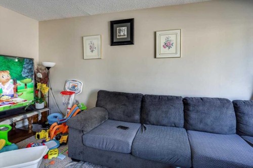 7 Nyberg Avenue, Red Deer, AB - Indoor Photo Showing Living Room