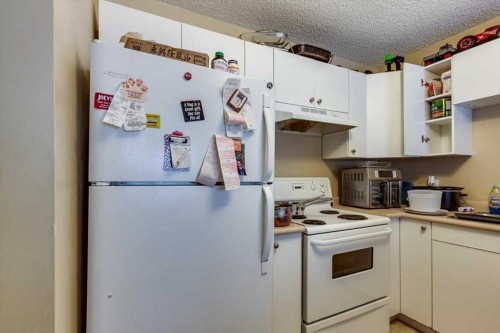 7 Nyberg Avenue, Red Deer, AB - Indoor Photo Showing Kitchen