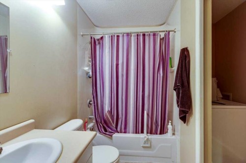 7 Nyberg Avenue, Red Deer, AB - Indoor Photo Showing Bathroom
