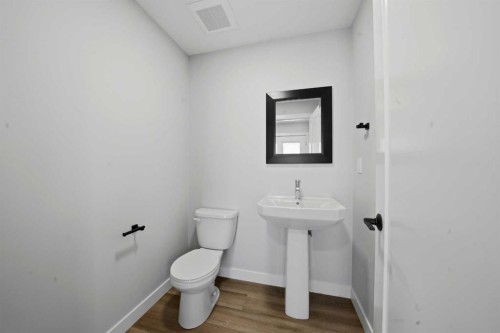 17 Gray Close, Sylvan Lake, AB - Indoor Photo Showing Bathroom