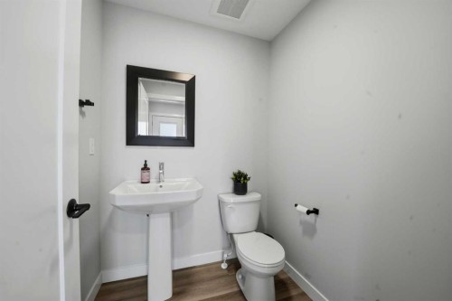 17 Gray Close, Sylvan Lake, AB - Indoor Photo Showing Bathroom