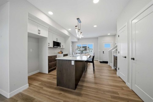 17 Gray Close, Sylvan Lake, AB - Indoor Photo Showing Kitchen