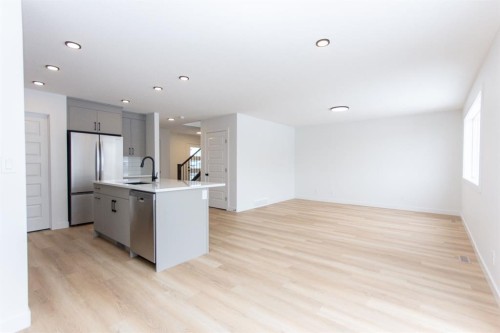 12 Trinity Street, Lacombe, AB - Indoor Photo Showing Kitchen