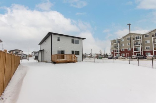 12 Trinity Street, Lacombe, AB - Outdoor