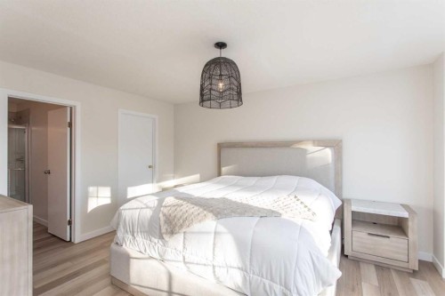 10 Pickwick Lane, Lacombe, AB - Indoor Photo Showing Bedroom