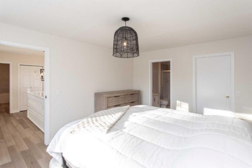 10 Pickwick Lane, Lacombe, AB - Indoor Photo Showing Bedroom