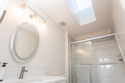 10 Pickwick Lane, Lacombe, AB - Indoor Photo Showing Bathroom