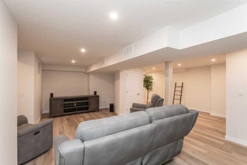 10 Pickwick Lane, Lacombe, AB - Indoor