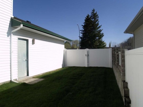 10 Pickwick Lane, Lacombe, AB - Outdoor With Exterior